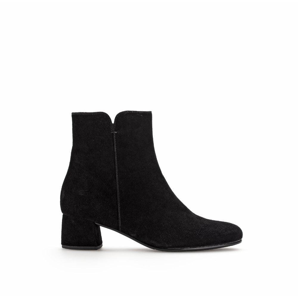 Gabor 75.680.17 Black Boots