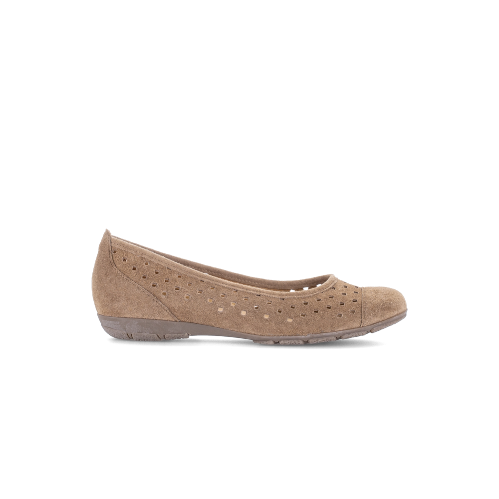 Gabor 84.169.18 Ruffle Peanut Shoe